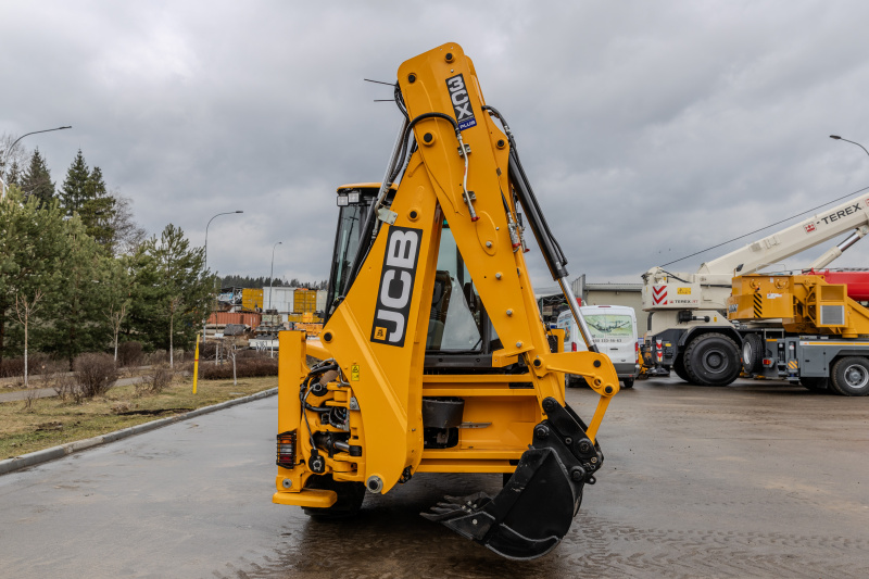 Экскаватор-погрузчик JCB 3CX Plus (Индия)