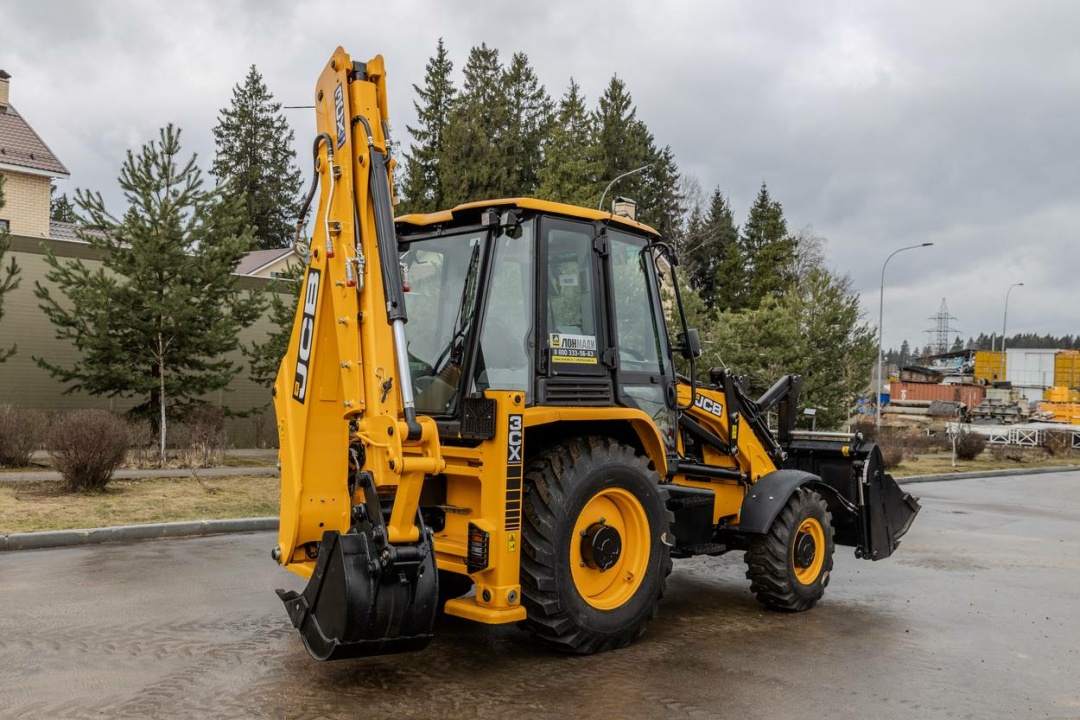 Экскаватор-погрузчик JCB 3CX Plus (Индия), мощность двигателя 68.6 кВт, эксплуатационная масса 8420 кг