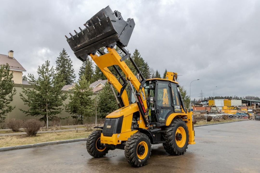 Экскаватор-погрузчик JCB 3CX Plus (Индия), мощность двигателя 68.6 кВт, эксплуатационная масса 8420 кг