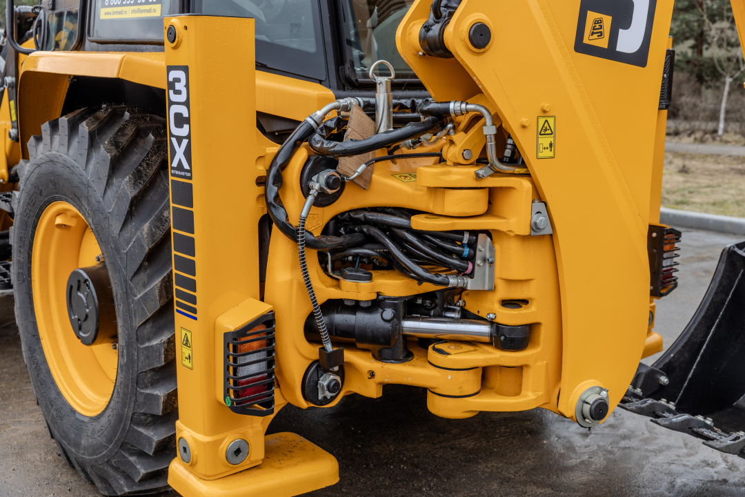 Экскаватор-погрузчик JCB 3CX Plus (Индия), мощность двигателя 68.6 кВт, эксплуатационная масса 8420 кг