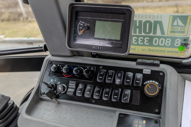 Экскаватор-погрузчик JCB 3CX Plus (Индия)