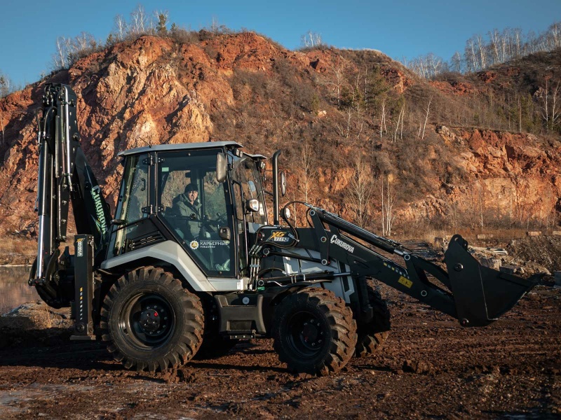 Экскаватор-погрузчик Cukurova 885 XG