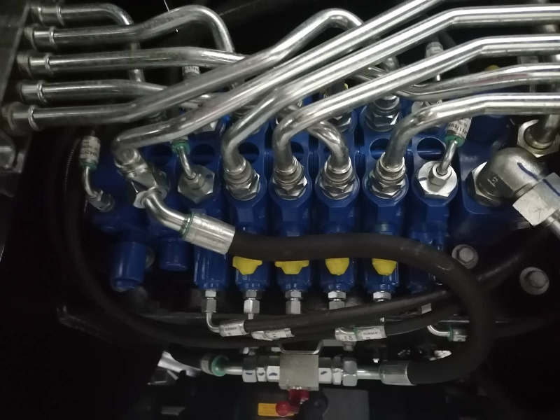 Экскаватор-погрузчик Cukurova 885 XG