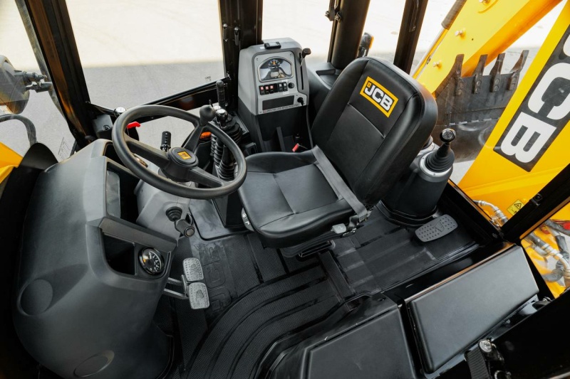 Экскаватор-погрузчик JCB 3DX Plus (Индия)