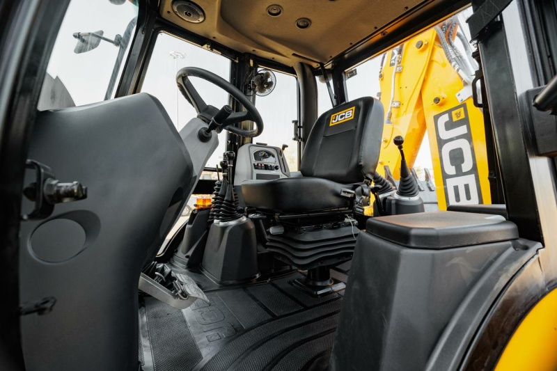 Экскаватор-погрузчик JCB 3DX Plus (Индия)