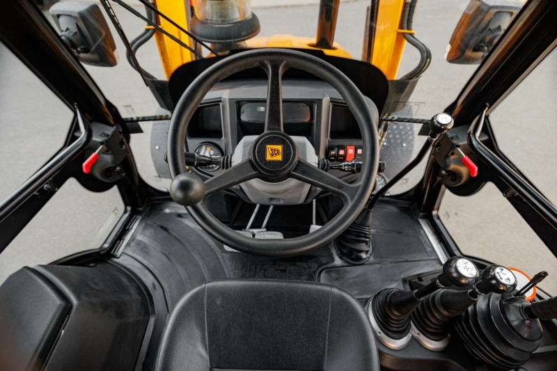 Экскаватор-погрузчик JCB 3DX Plus (Индия)