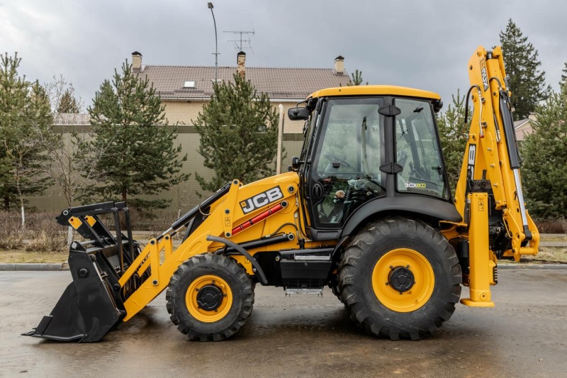 Экскаватор-погрузчик JCB 3CX (Англия)
