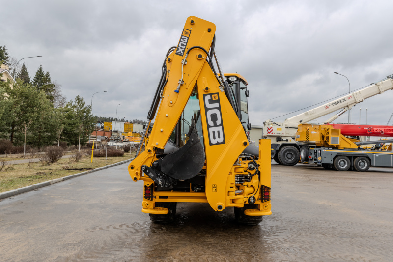 Экскаватор-погрузчик JCB 3CX (Англия)