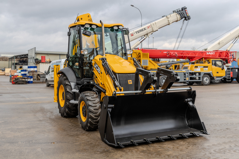Экскаватор-погрузчик JCB 3CX (Англия)