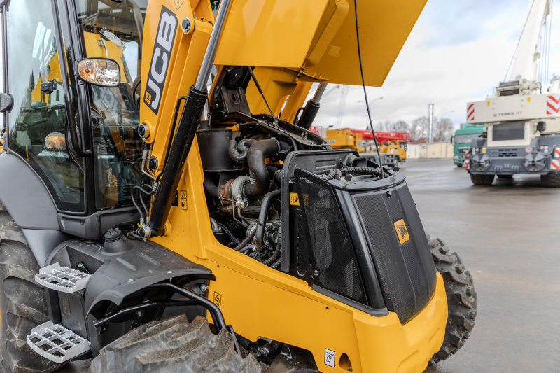 Экскаватор-погрузчик JCB 3CX (Англия)