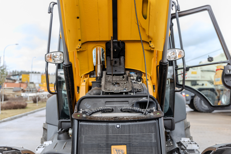 Экскаватор-погрузчик JCB 3CX (Англия)