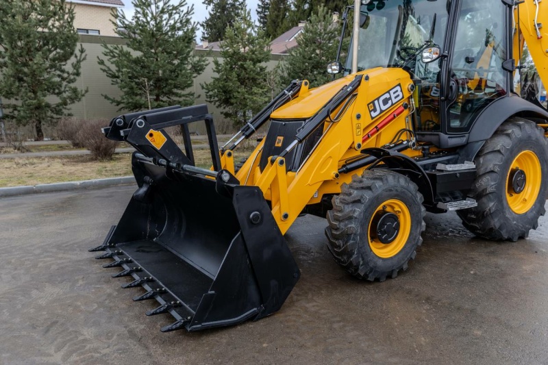 Экскаватор-погрузчик JCB 3CX (Англия)