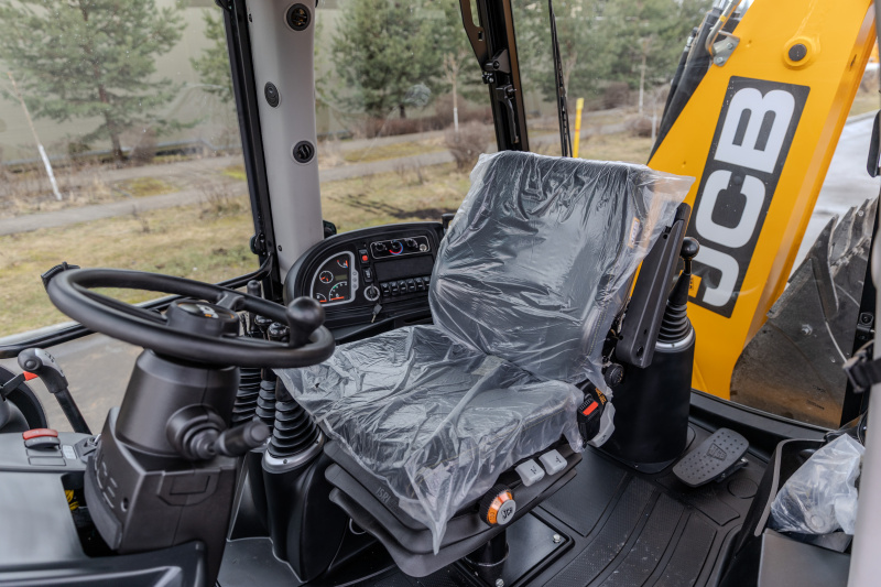 Экскаватор-погрузчик JCB 3CX (Англия)