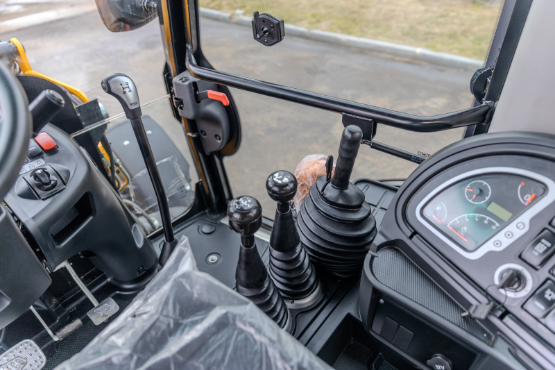 Экскаватор-погрузчик JCB 3CX (Англия)