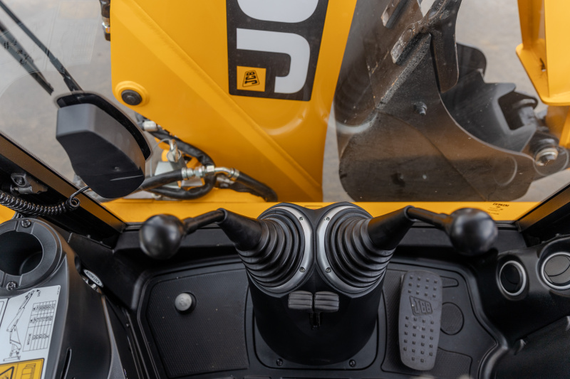 Экскаватор-погрузчик JCB 3CX (Англия)