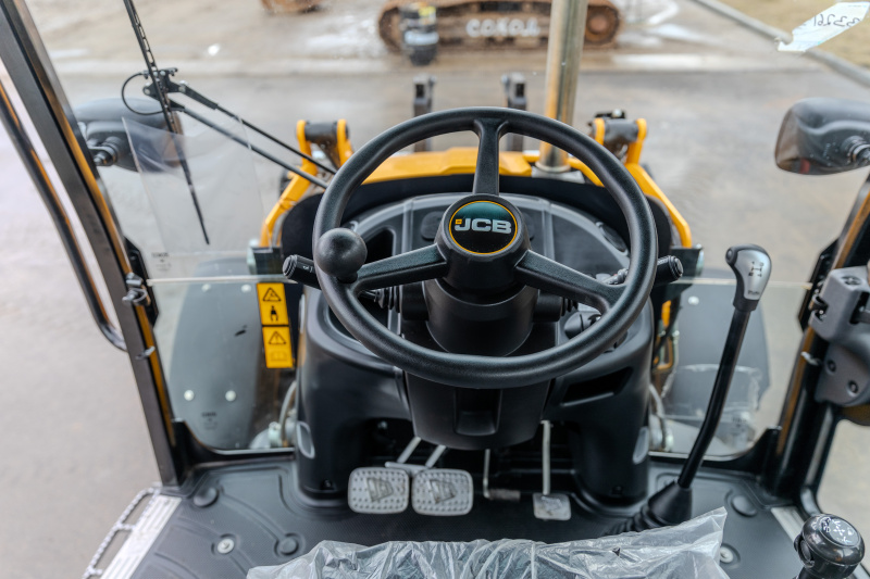 Экскаватор-погрузчик JCB 3CX (Англия)