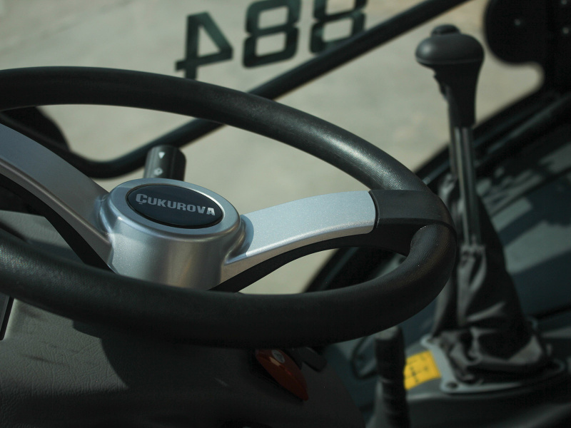 Экскаватор-погрузчик Cukurova 884