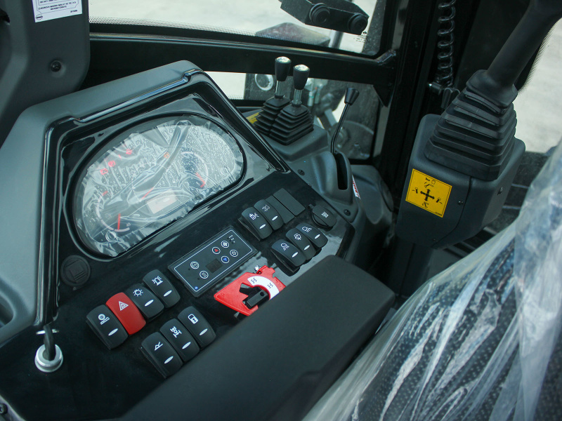 Экскаватор-погрузчик Cukurova 888 XG