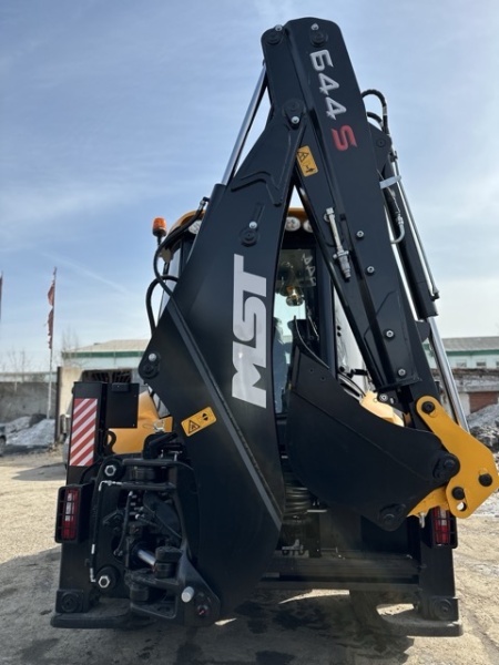 Экскаватор-погрузчик MST 644S