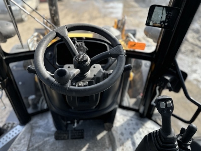 Экскаватор-погрузчик MST 644S