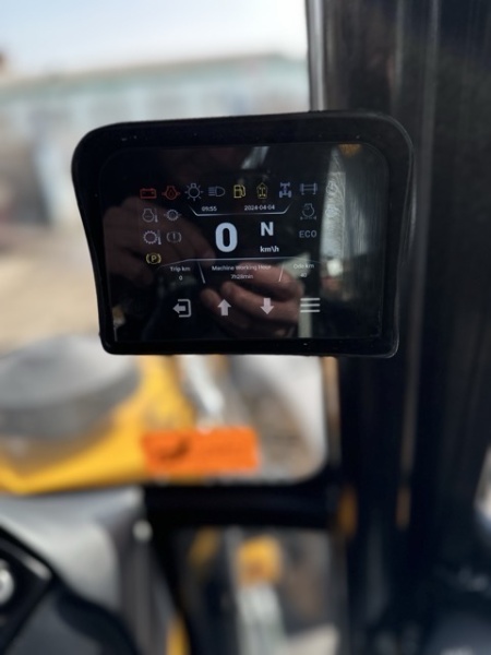 Экскаватор-погрузчик MST 644S