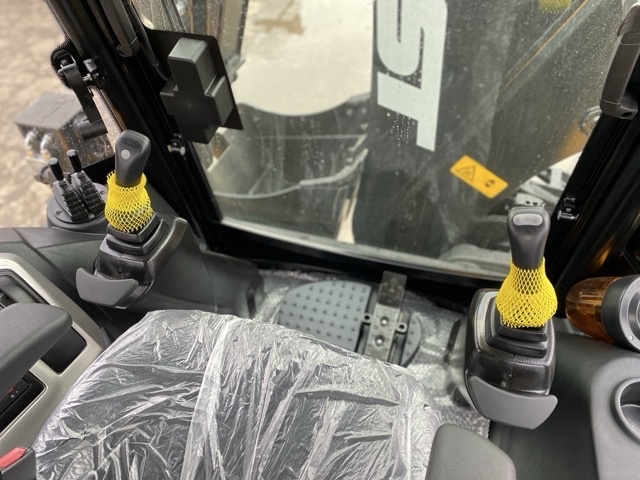 Экскаватор-погрузчик MST 644S