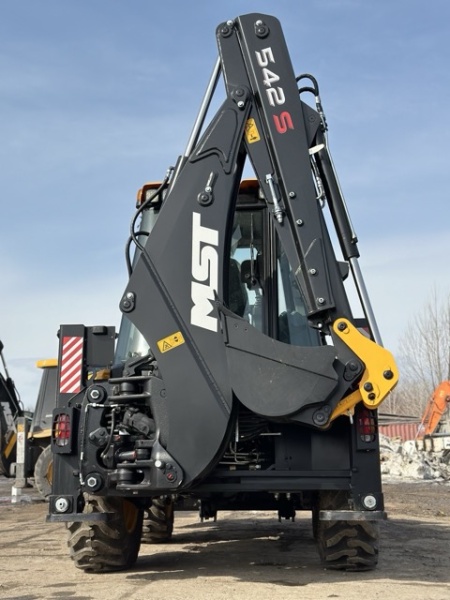 Экскаватор-погрузчик MST M542S