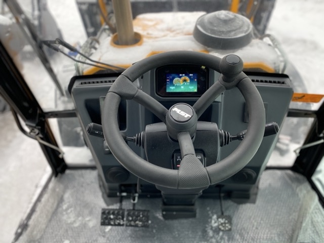 Экскаватор-погрузчик MST M544S