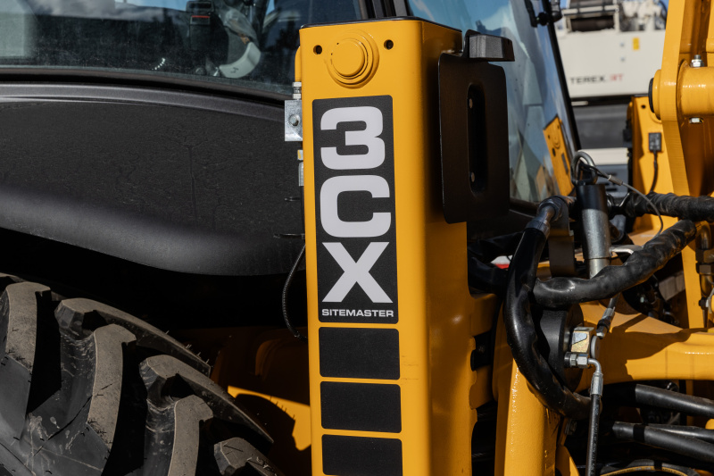 Экскаватор-погрузчик JCB 3CX Stage V