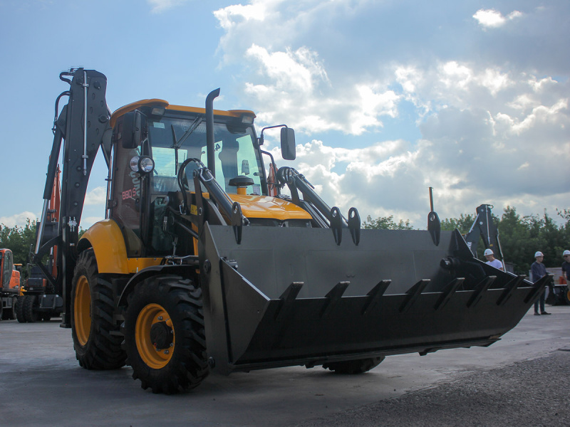 Экскаватор-погрузчик Cukurova 880S