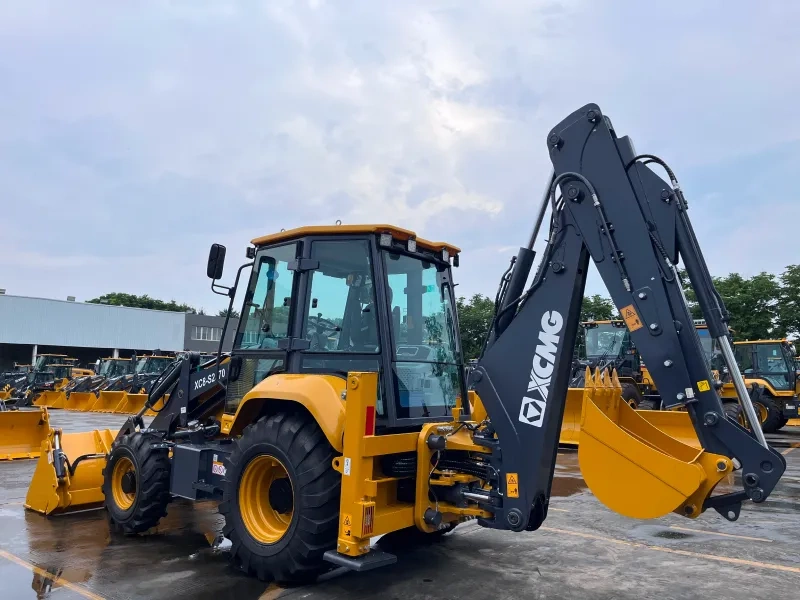 Экскаватор-погрузчик XC8-S2570