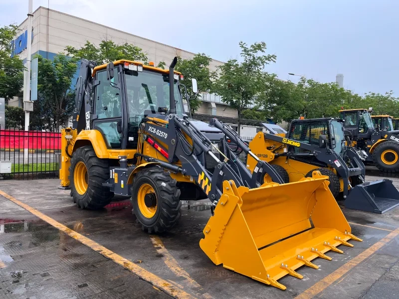 Экскаватор-погрузчик XC8-S2570