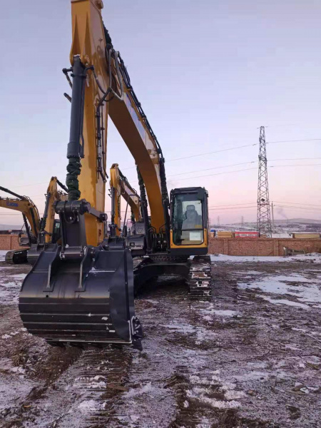 Экскаватор гусеничный XE215C PERKINS