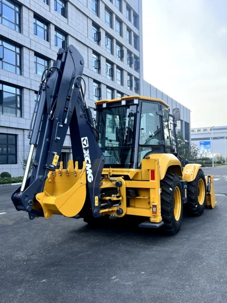 Экскаватор-погрузчик XC8-S3570