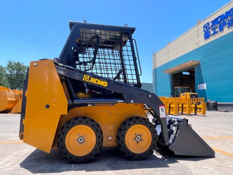 Мини-погрузчик XCMG SR710RU