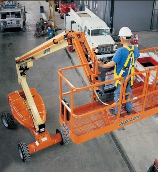Самоходный коленчатый подъемник JLG E 600 J