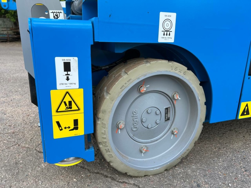 Ножничный подъемник GENIE GЕNIE GS-3232, грузоподъемность 227 кг