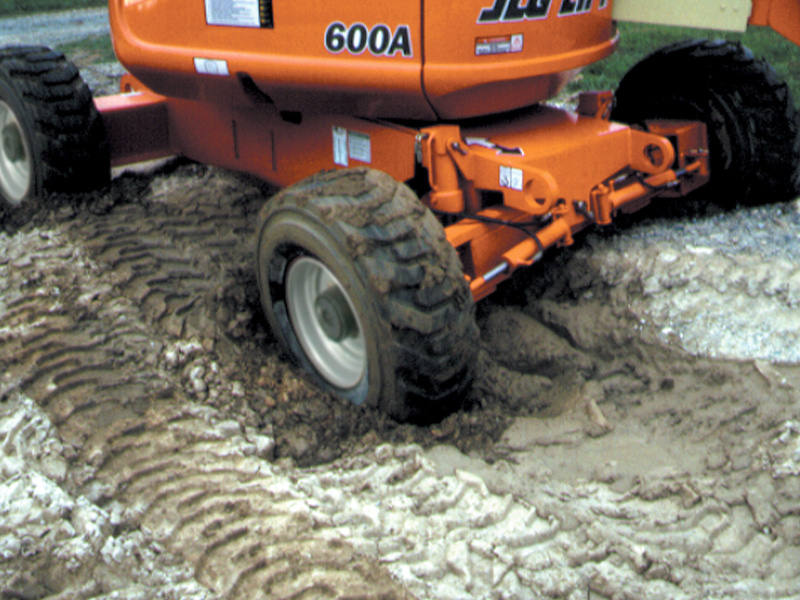 Самоходный коленчатый подъемник JLG 600A, грузоподъемность 230 кг, рабочая высота 20.42 м, тип питания Дизель