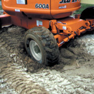 Самоходный коленчатый подъемник JLG 600A, грузоподъемность 230 кг, рабочая высота 20.42 м, тип питания Дизель