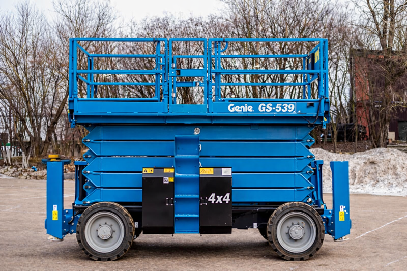 Ножничный подъемник GENIE GЕNIE GS-5390 RT, грузоподъемность 680 кг