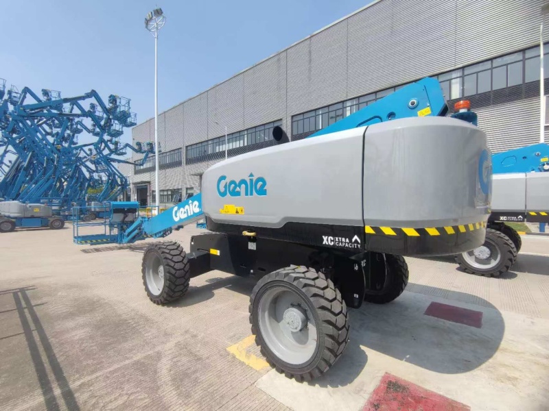 Телескопический подъемники GENIE S-65 XC, грузоподъемность 300/454 кг, размер платформы 0.76×1.83 м