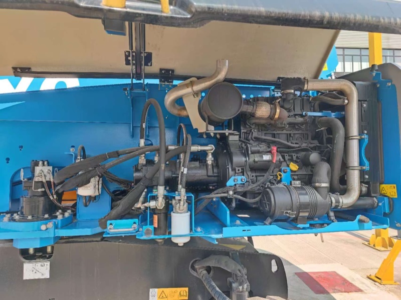 Телескопический подъемники GENIE S-65 XC, грузоподъемность 300/454 кг, размер платформы 0.76×1.83 м