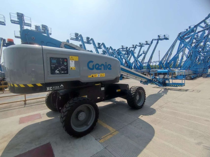 Телескопический подъемники GENIE S-65 XC, грузоподъемность 300/454 кг, размер платформы 0.76×1.83 м