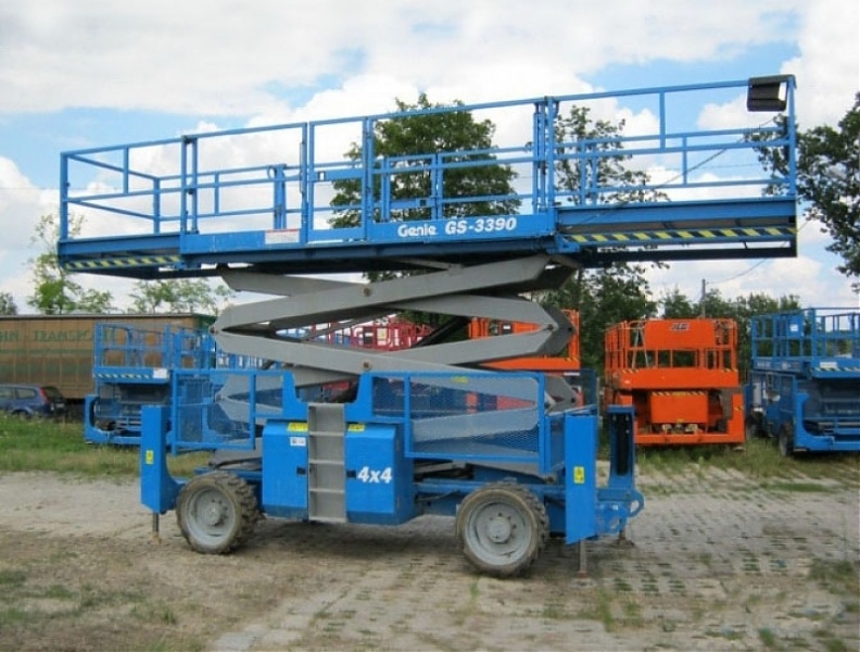 Ножничный подъемник GENIE GЕNIE GS-3390 RT, грузоподъемность 1134 кг