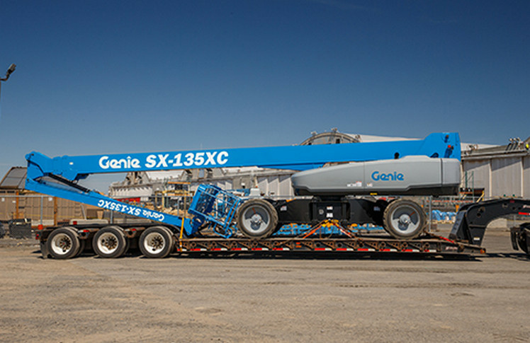 Телескопический подъемник GENIE GЕNIE S135 XC, грузоподъемность 300/454 кг