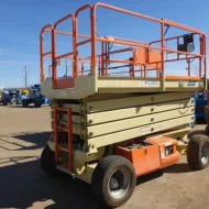 Ножничный подъемник JLG M3369LE, грузоподъемность 450 кг, рабочая высота 12.06 м, тип питания Электрический