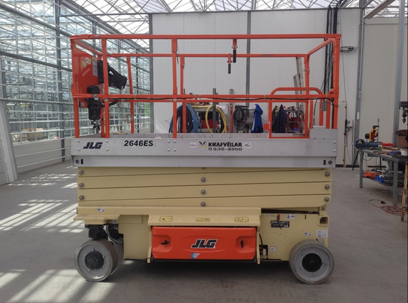 Подъемник ножничный JLG 2646ES, рабочая высота 9.92 м