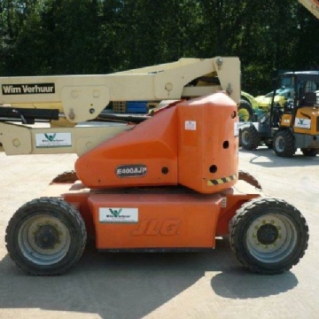 Самоходный коленчатый подъемник JLG E400AJP, грузоподъемность 230 кг, рабочая высота 14.19 м, тип питания электрический (АКБ)