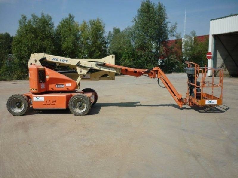 Самоходный коленчатый подъемник JLG E400AJP, грузоподъемность 230 кг, рабочая высота 14.19 м, тип питания электрический (АКБ)