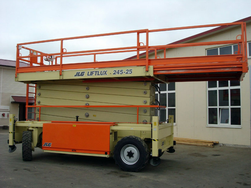 Ножничный подъемник JLG 245-25, грузоподъемность 750 кг, рабочая высота 26 м